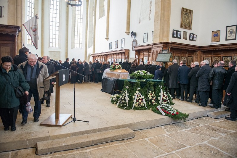 Közel ezren vettek részt Tőkés István temetésén Kolozsváron