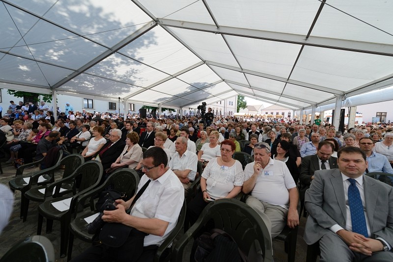 Több ezer hívő vált a vár őrzőjévé a Református Egység Fesztiválon