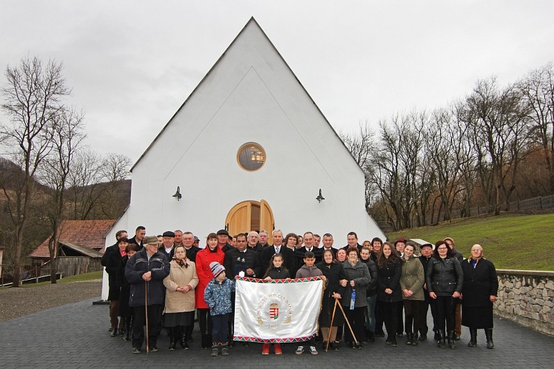 Magyar millenniumi zászlót kapnak Erdély új református templomai