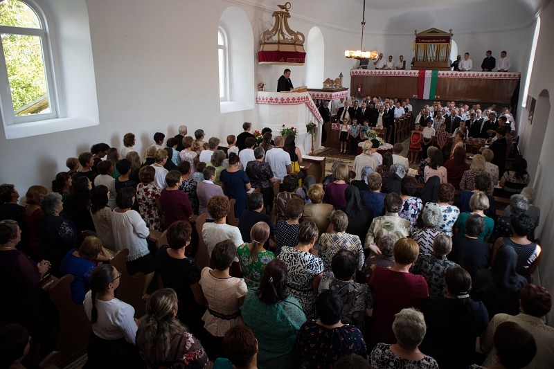 Bárhol felragyoghat a csoda lehetősége – megújult a magyarbecei templom