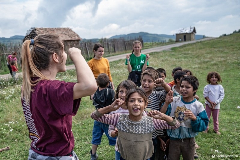Evangelizációs hét a nagygalambfalvi roma gyerekeknek