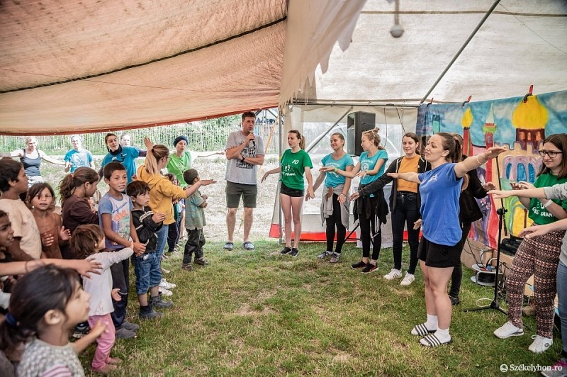 Evangelizációs hét a nagygalambfalvi roma gyerekeknek